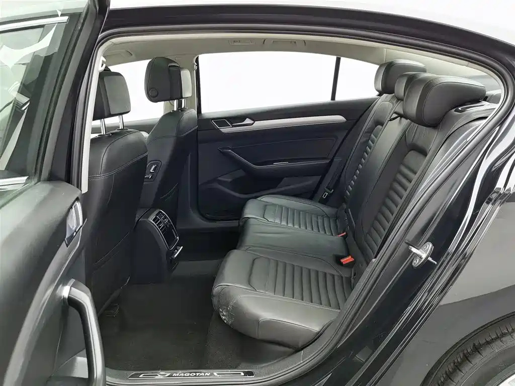 VOLKSWAGEN MAGOTAN 2018