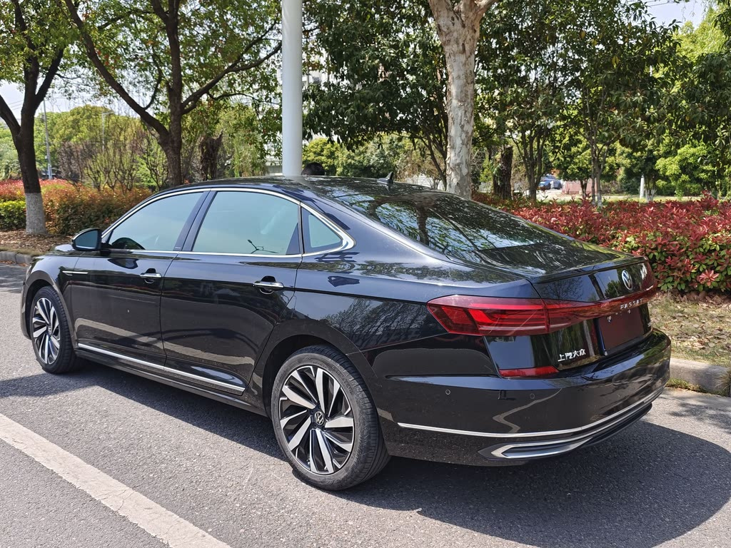 VOLKSWAGEN PASSAT 2022