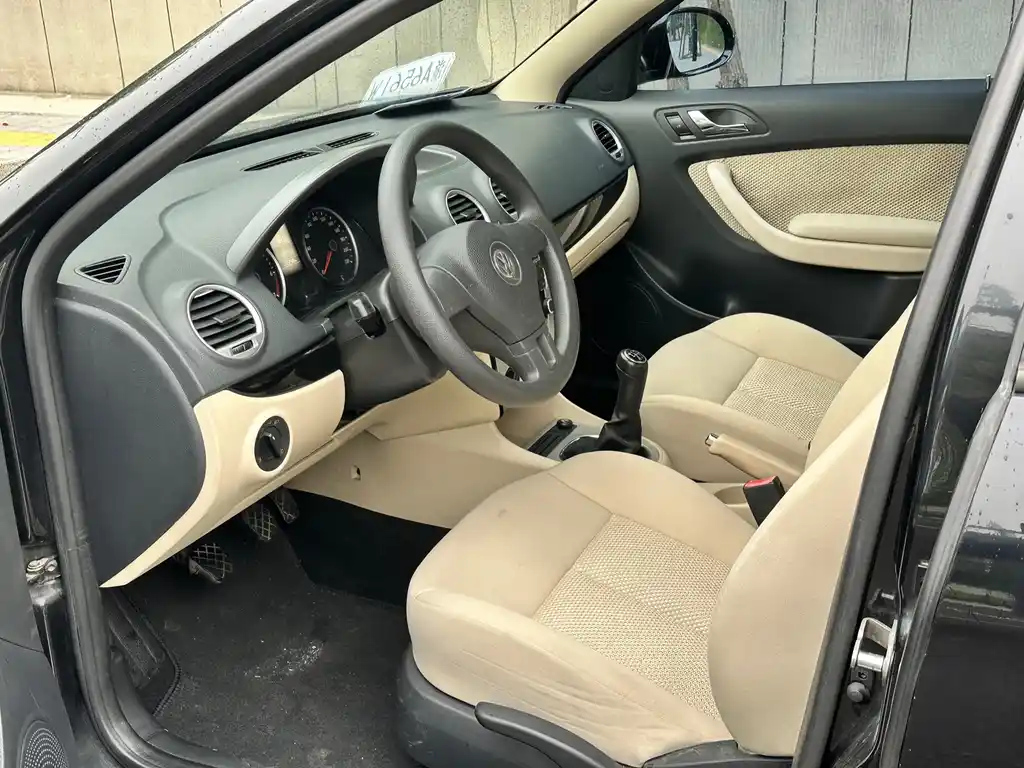 VOLKSWAGEN LAVIDA 2011