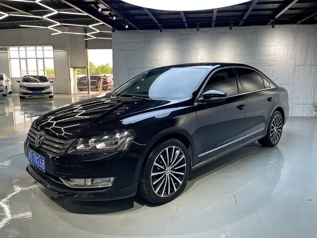 VOLKSWAGEN PASSAT 2013