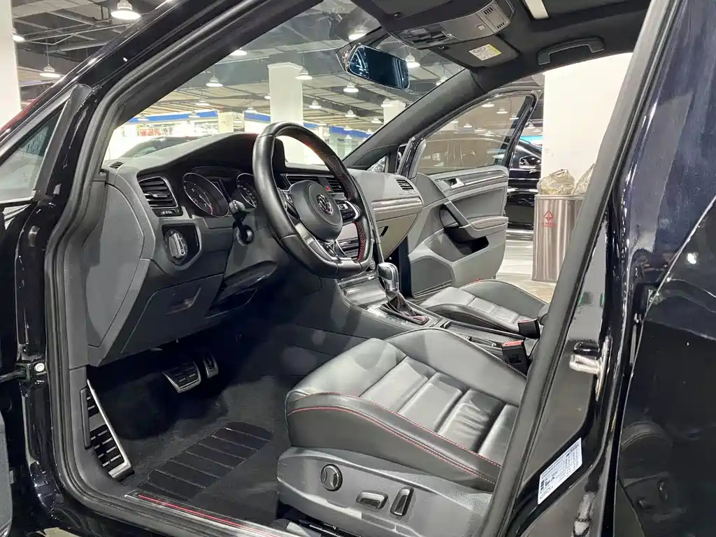 VOLKSWAGEN GOLF 2017