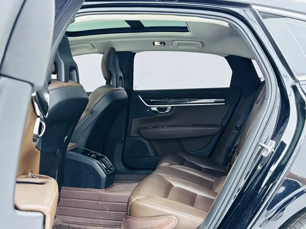 VOLVO S90 2017