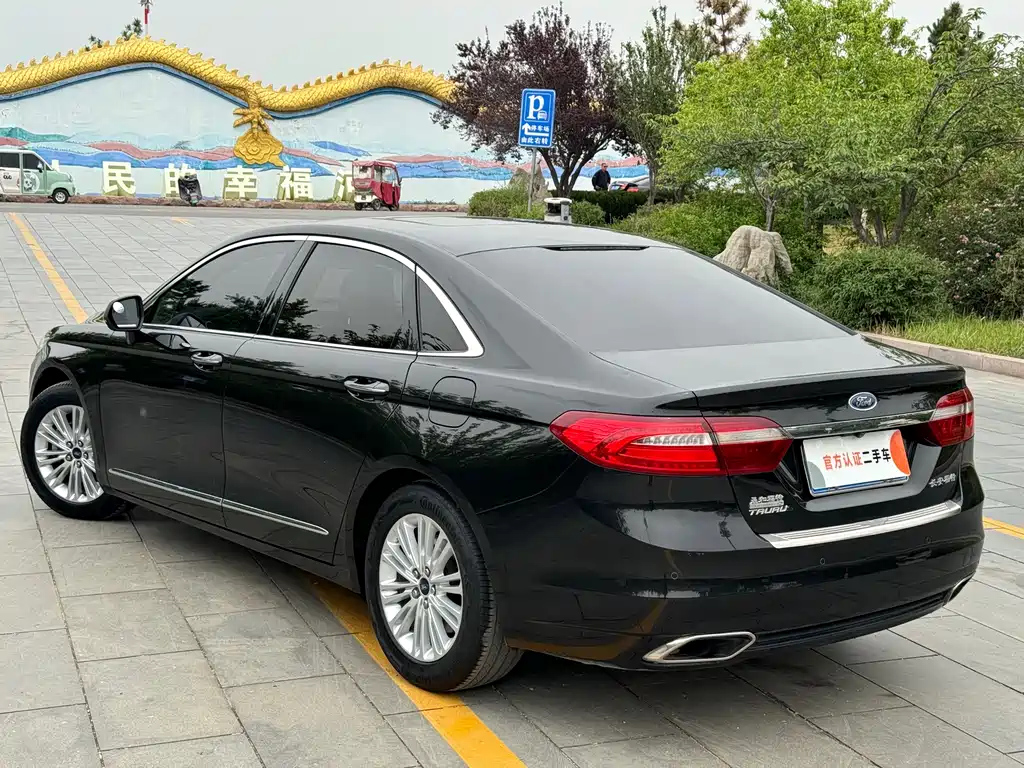 FORD TAURUS 2015