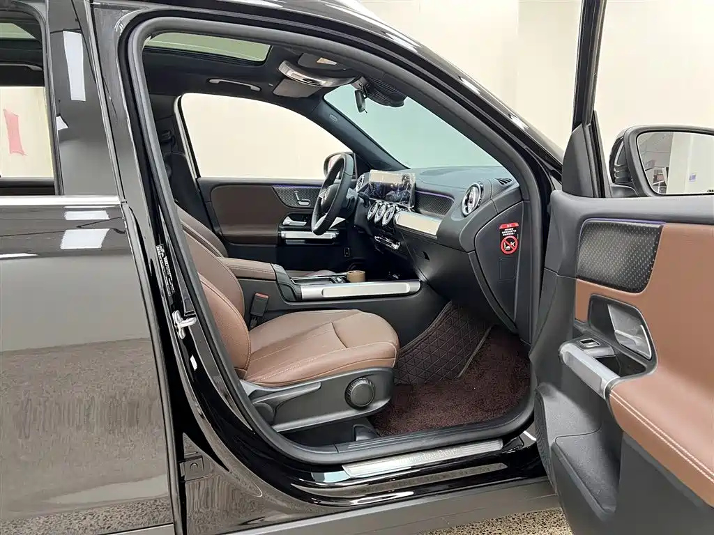 MERCEDES BENZ GLB 2024
