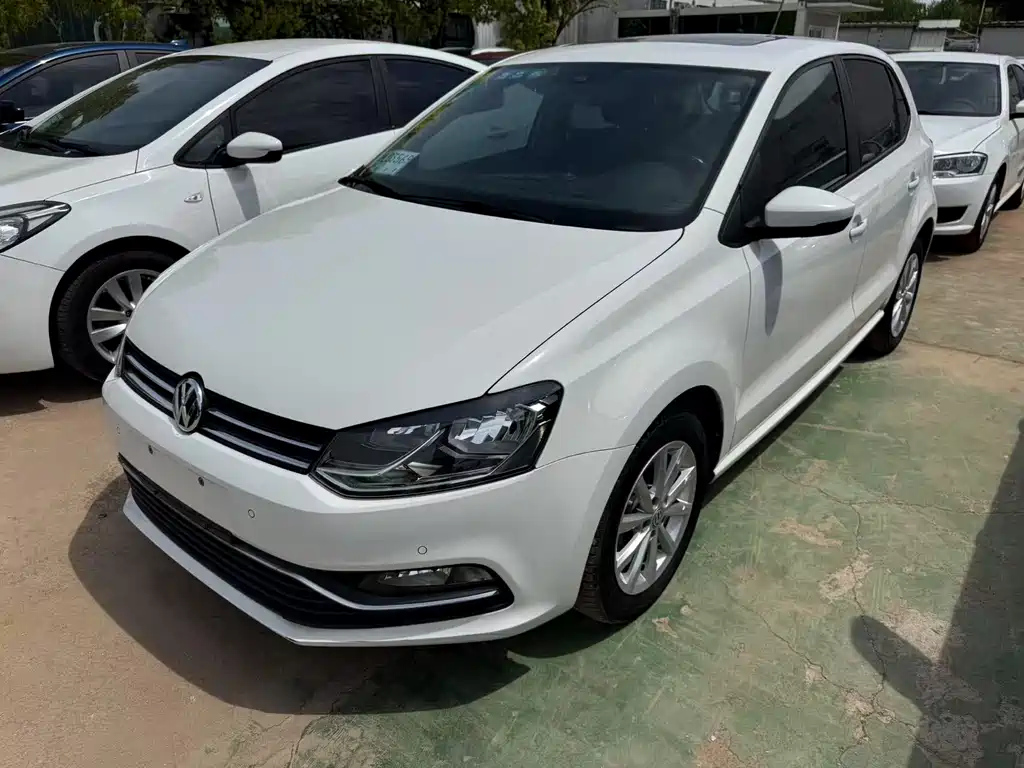 VOLKSWAGEN POLO 2016