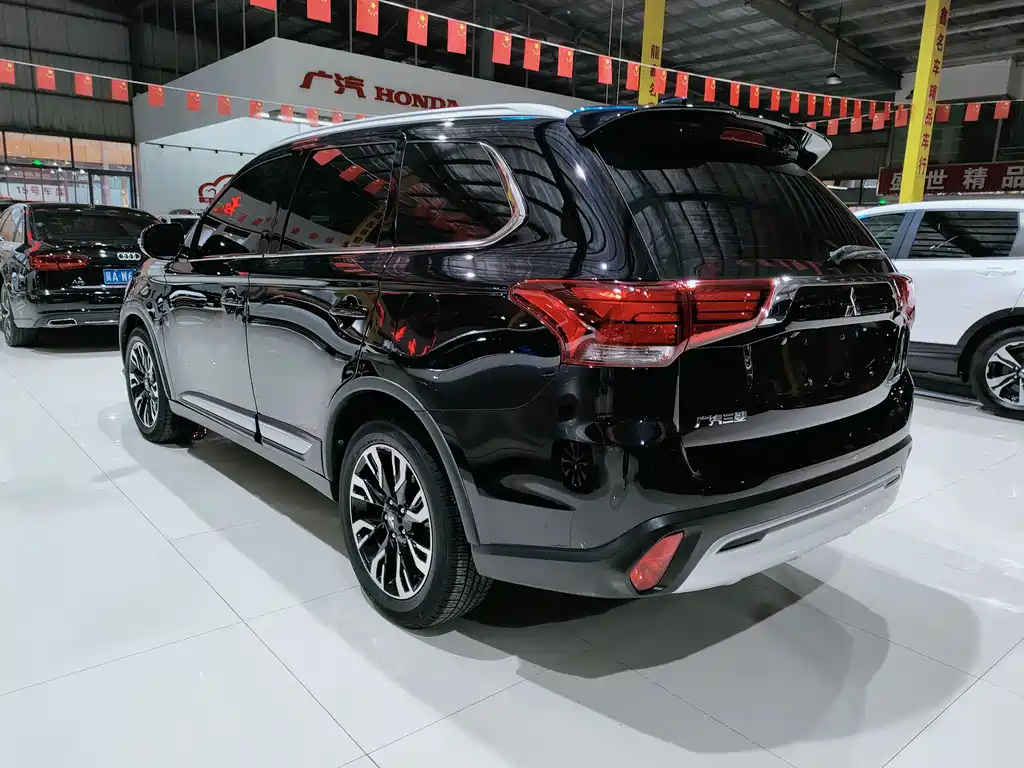 MITSUBISHI OUTLANDER 2019