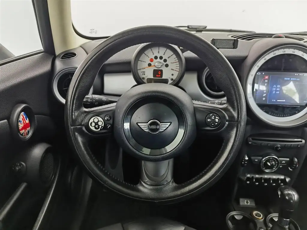 MINI CLUBMAN 2011