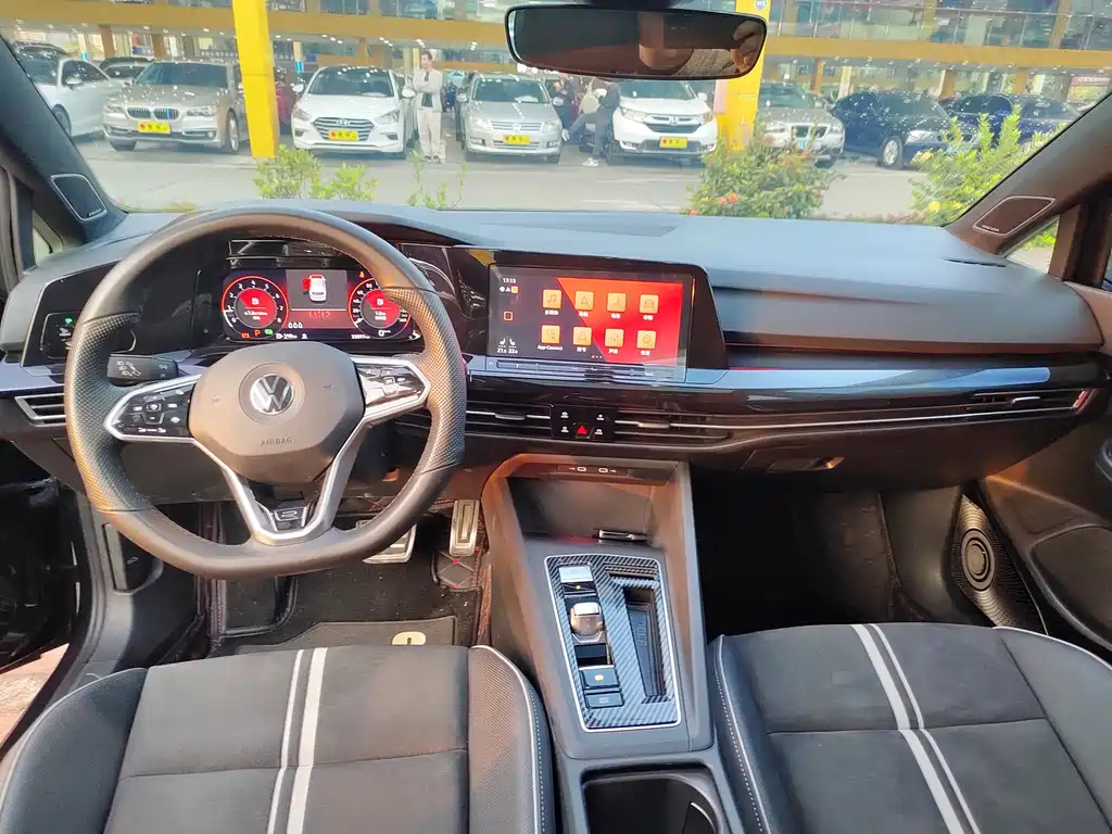 VOLKSWAGEN GOLF 2021