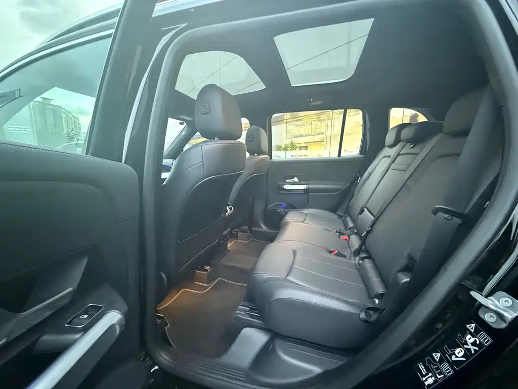 MERCEDES BENZ GLB 2024