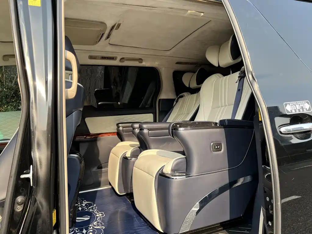TOYOTA ALPHARD 2012