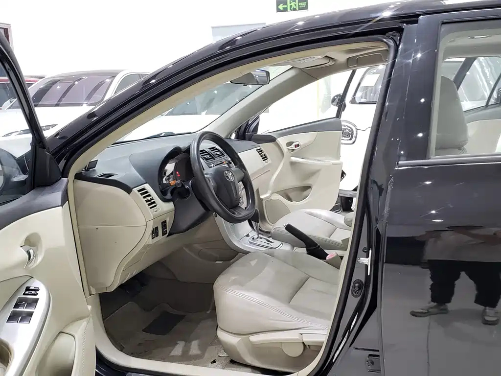 TOYOTA COROLLA 2013