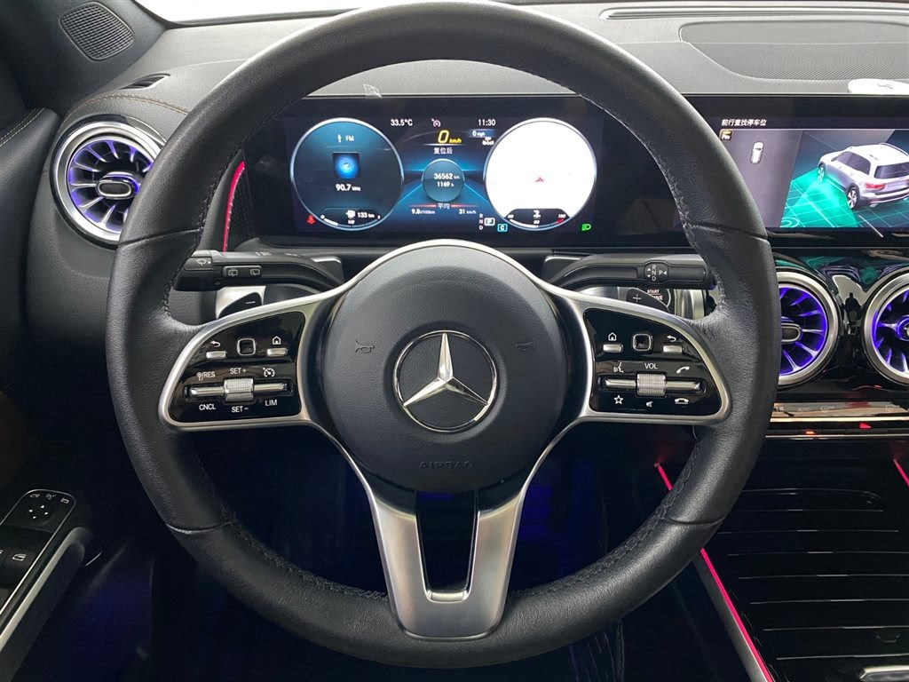 MERCEDES BENZ GLB 2023