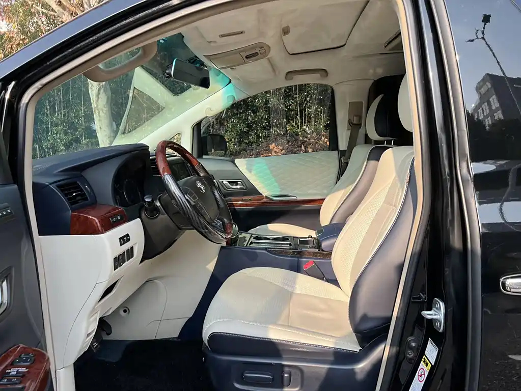TOYOTA ALPHARD 2012