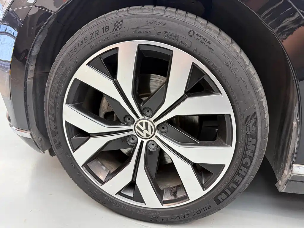 VOLKSWAGEN MAGOTAN 2018
