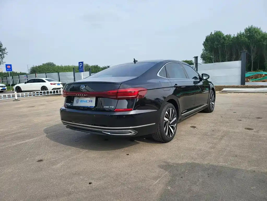 VOLKSWAGEN PASSAT 2022