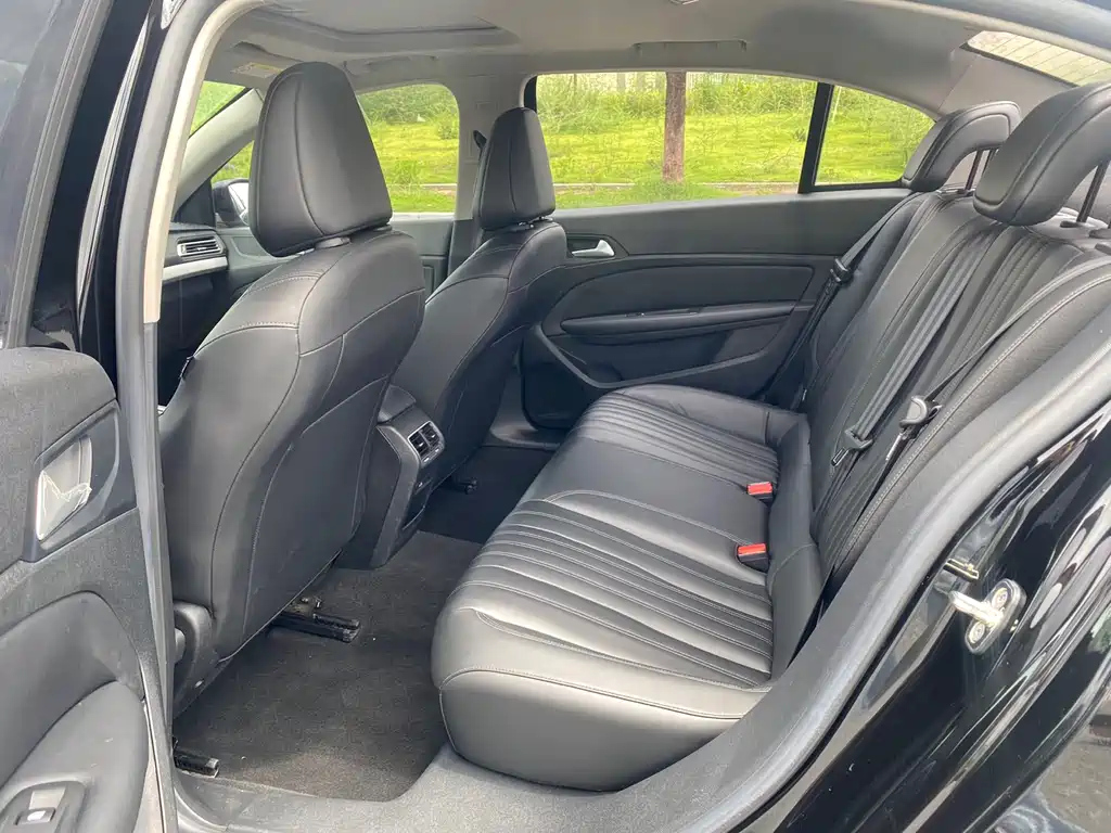 PEUGEOT 408 2019