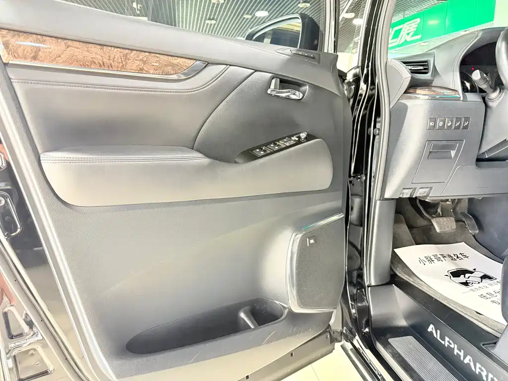 TOYOTA ALPHARD 2018