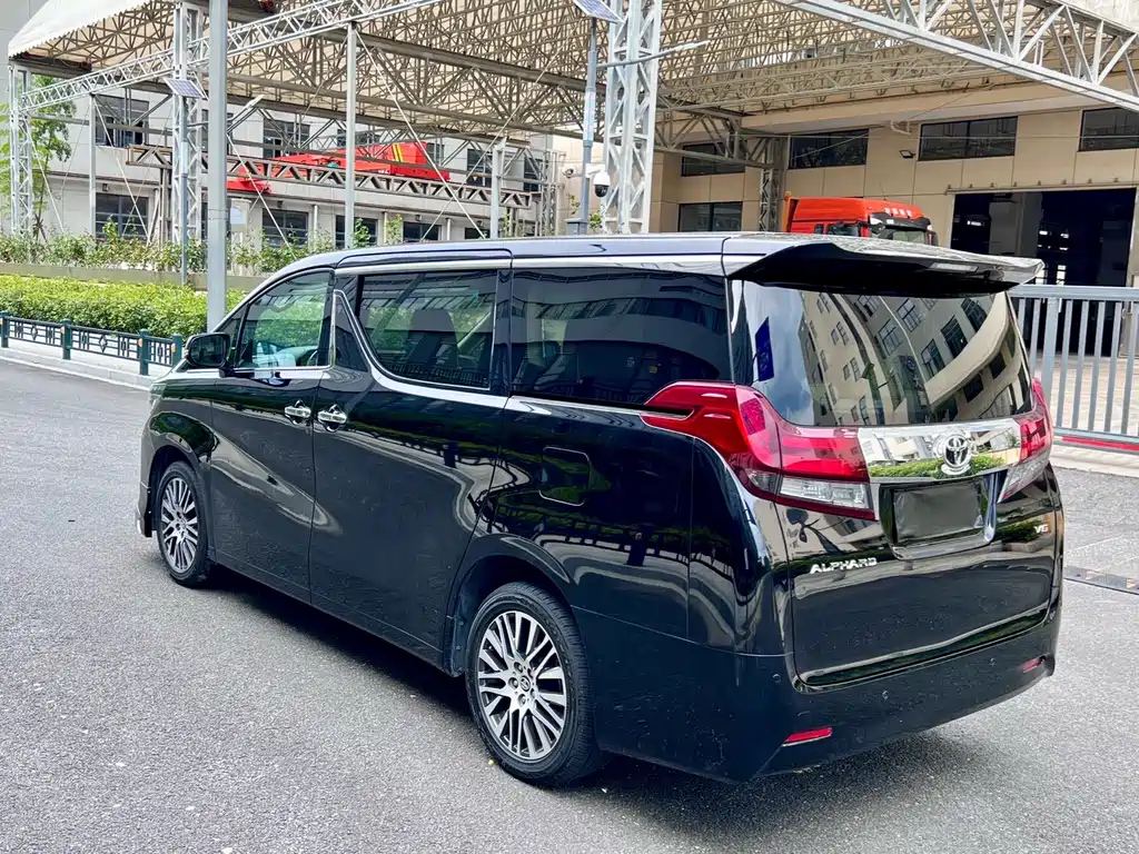 TOYOTA ALPHARD 2015