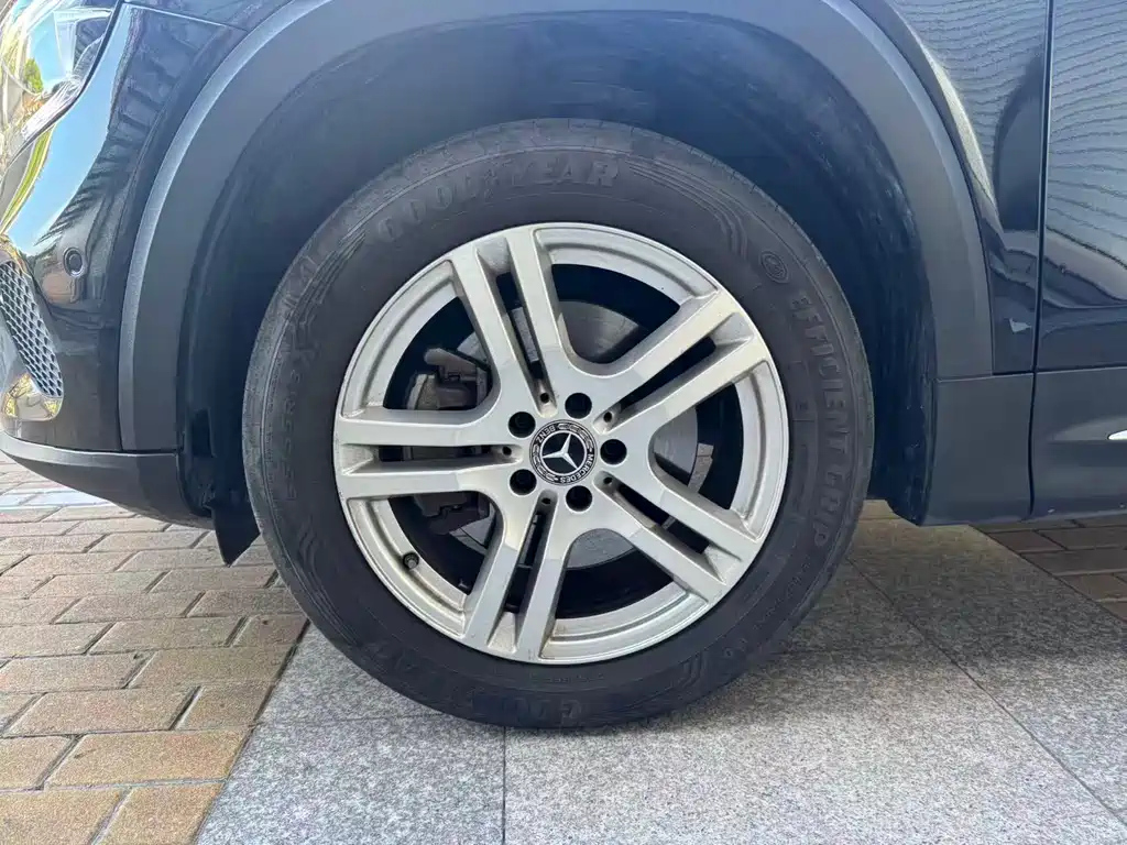 MERCEDES BENZ GLB 2023