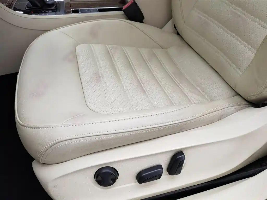 VOLKSWAGEN PASSAT 2013