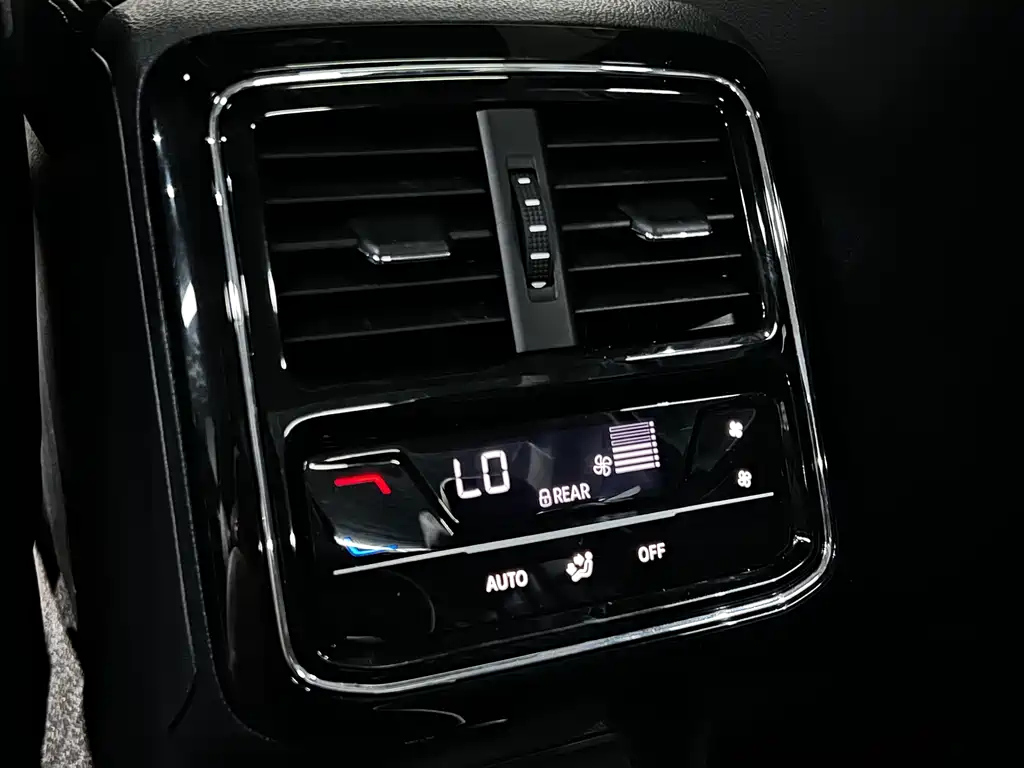 VOLKSWAGEN PASSAT 2023