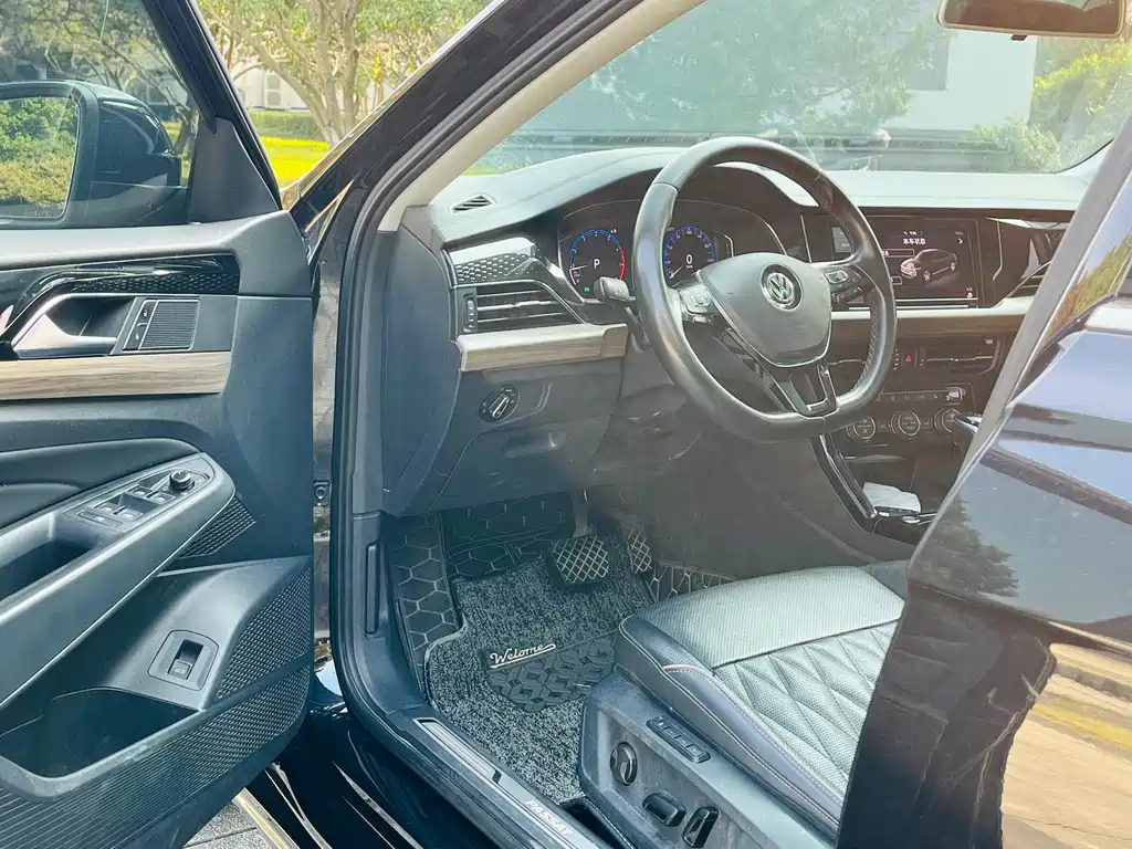 VOLKSWAGEN PASSAT 2019