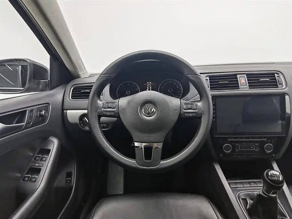 VOLKSWAGEN SAGITAR 2012
