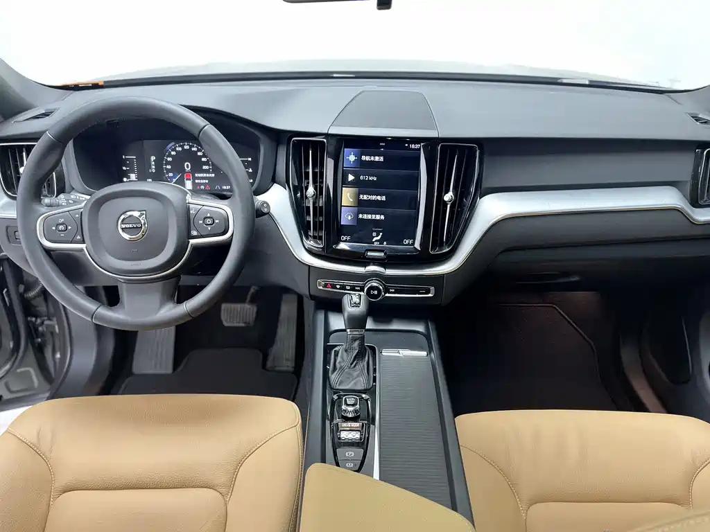 VOLVO XC60 2018