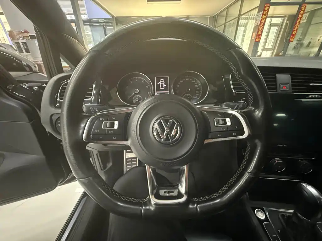 VOLKSWAGEN GOLF 2016