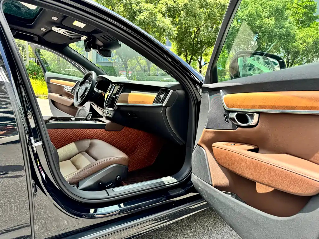 VOLVO S90 2021
