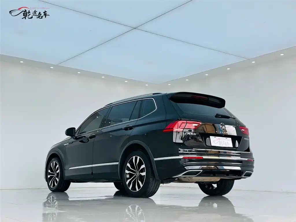 VOLKSWAGEN TIGUAN L 2021