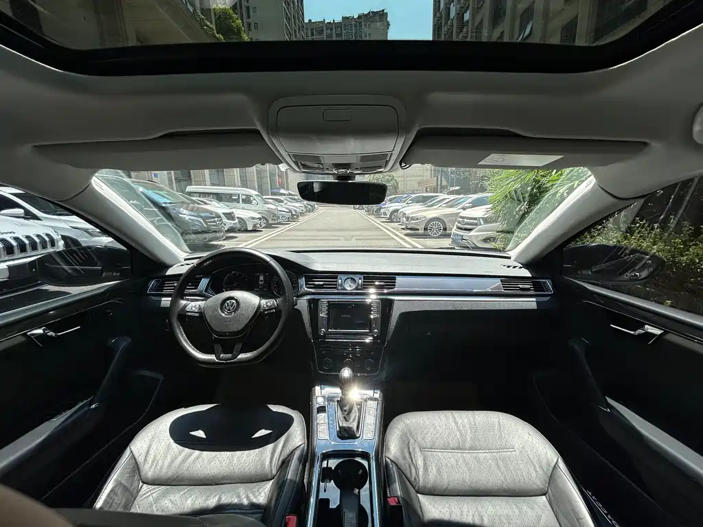 VOLKSWAGEN PASSAT 2017