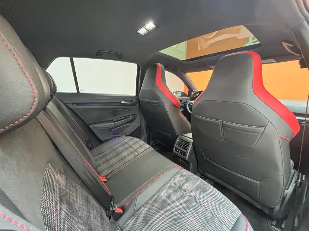VOLKSWAGEN GOLF GTI 2021