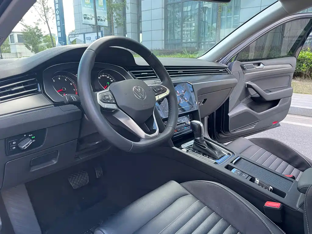 VOLKSWAGEN MAGOTAN 2020