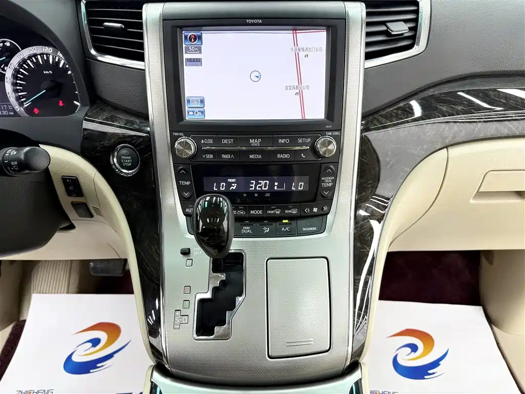 TOYOTA ALPHARD 2013