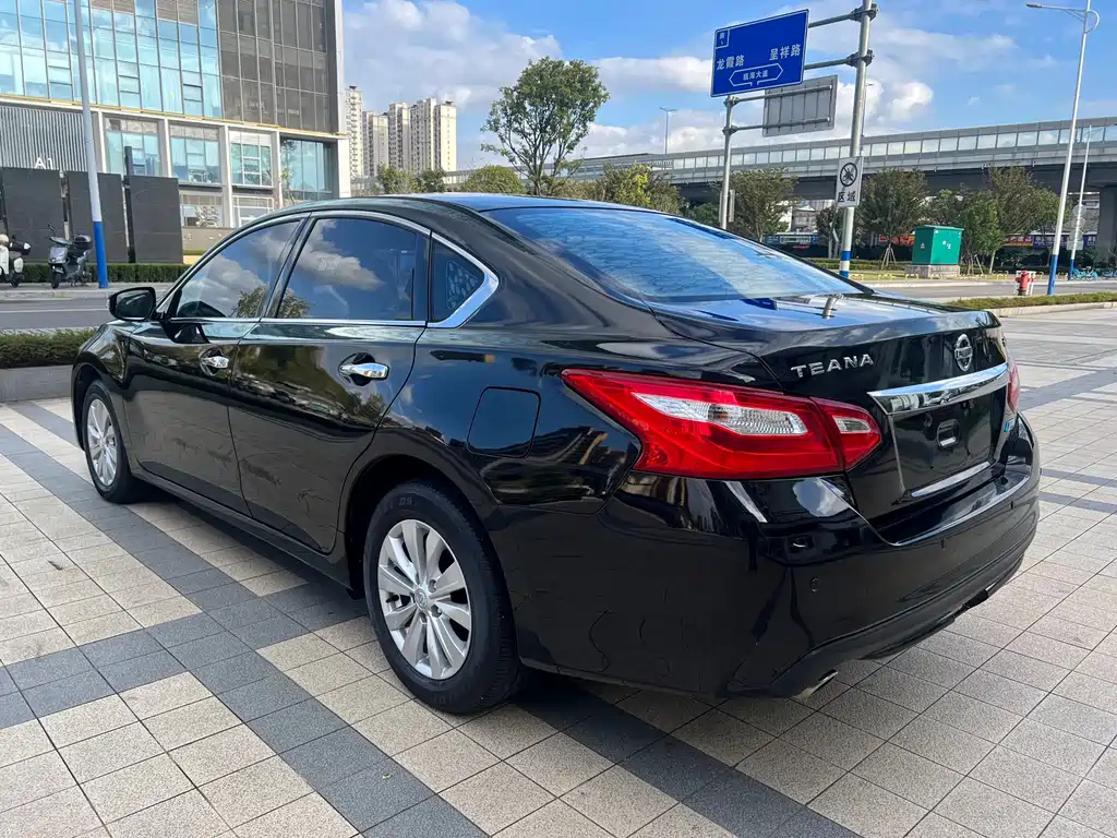 NISSAN TEANA 2018