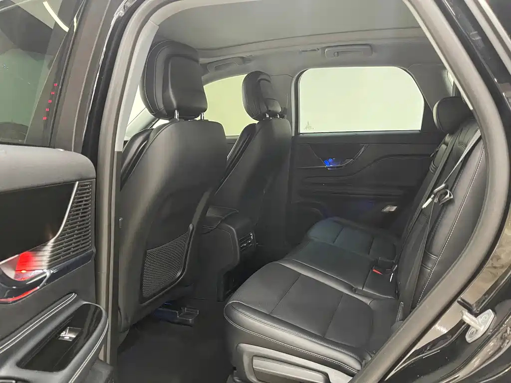 LINCOLN ADVENTURER 2021