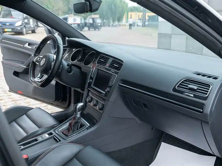 VOLKSWAGEN GOLF GTI 2016