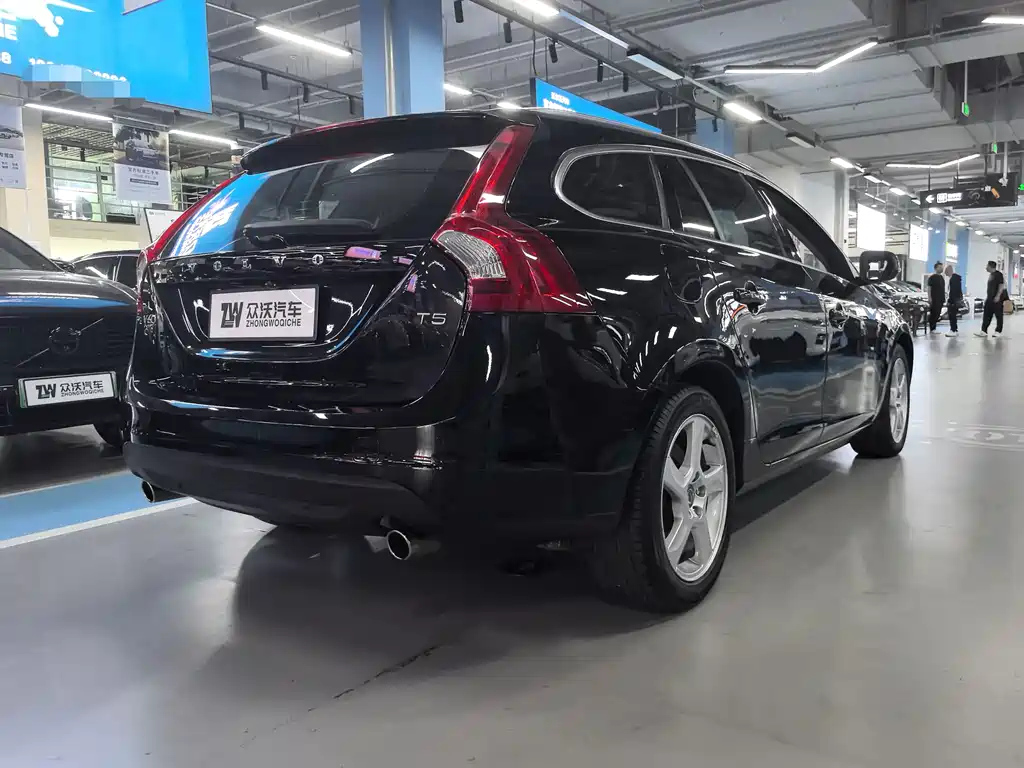 VOLVO V60 2013