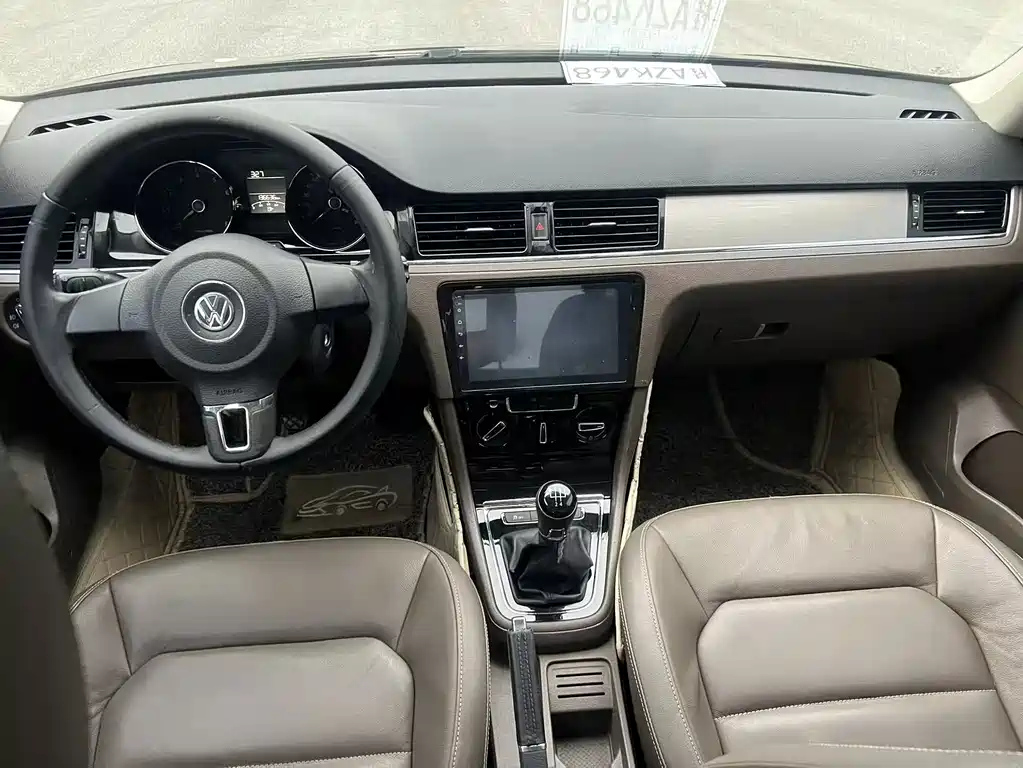 VOLKSWAGEN BORA 2013