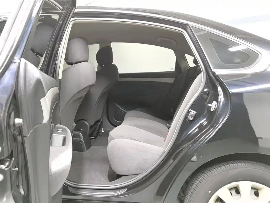 NISSAN SYLPHY 2016