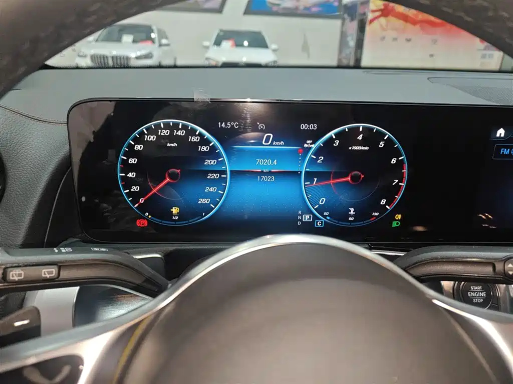 MERCEDES BENZ GLB 2023