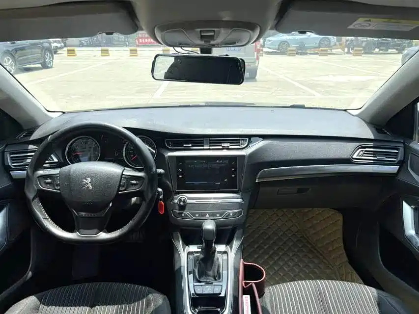 PEUGEOT 408 2019