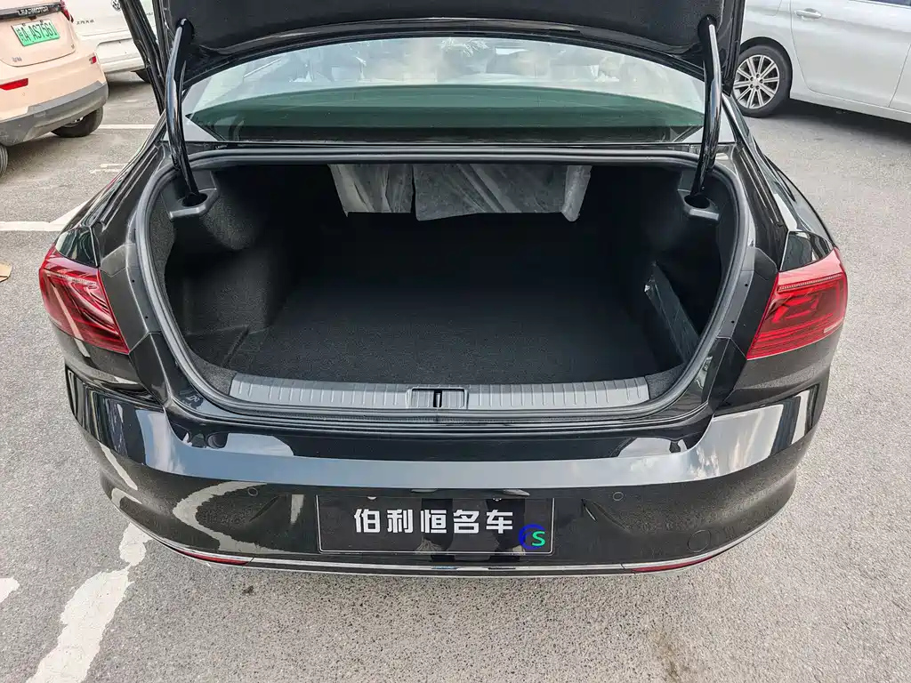 VOLKSWAGEN MAGOTAN 2025