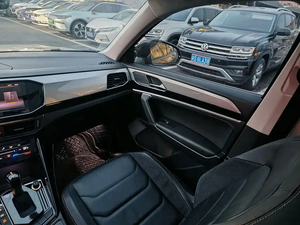 VOLKSWAGEN TAYRON 2020