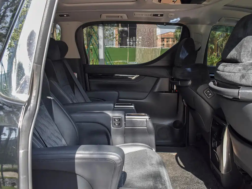 TOYOTA ALPHARD 2018