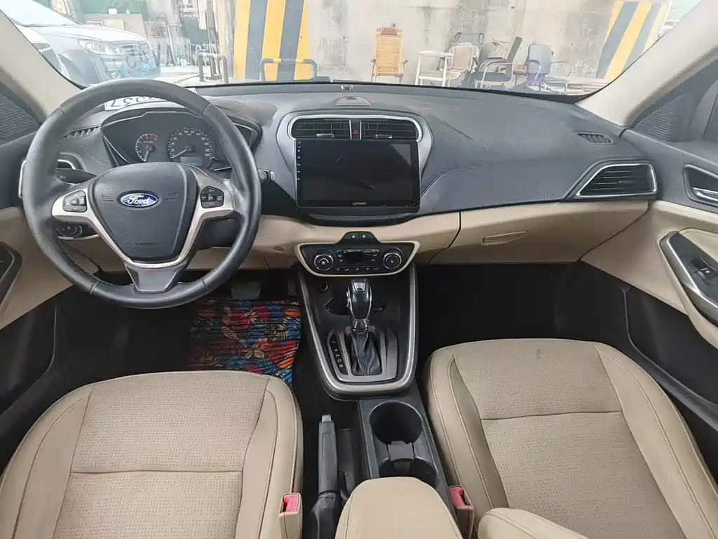 FORD ESCORT 2015