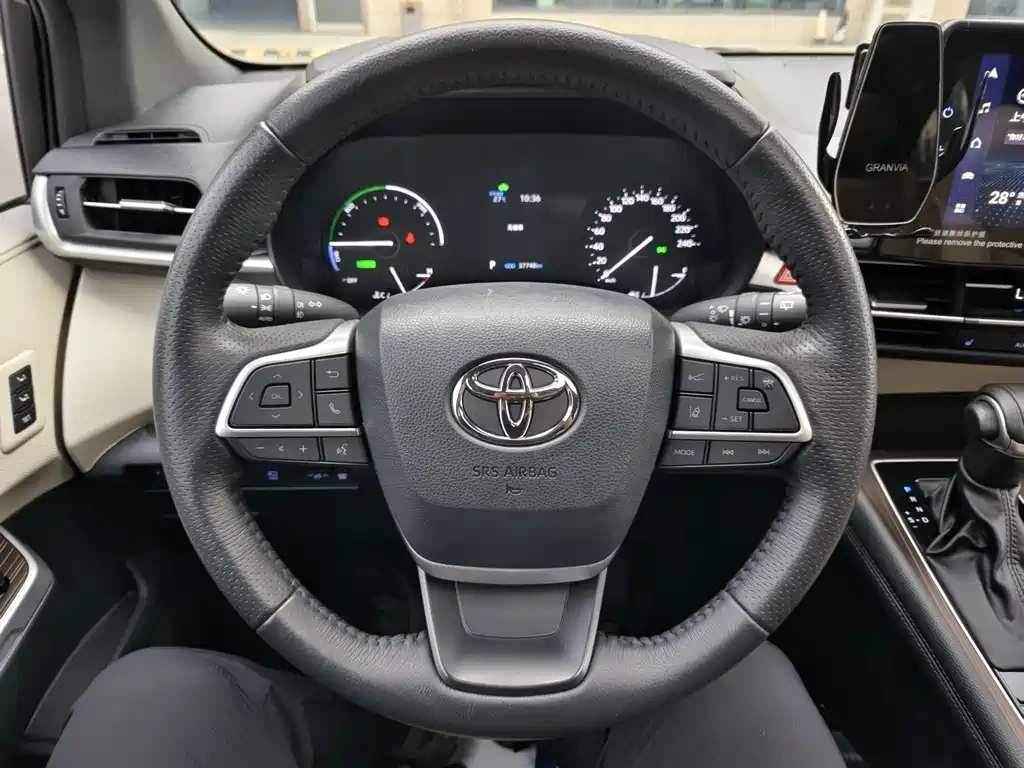 TOYOTA GRANVIA 2023