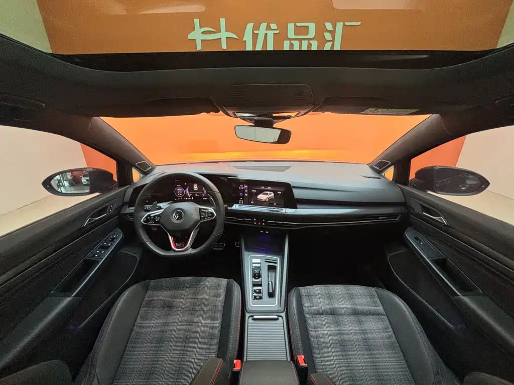 VOLKSWAGEN GOLF GTI 2021