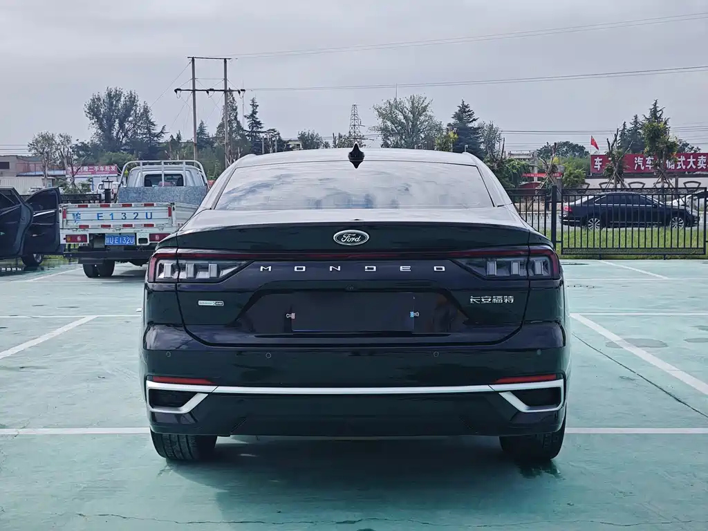 FORD MONDEO 2023